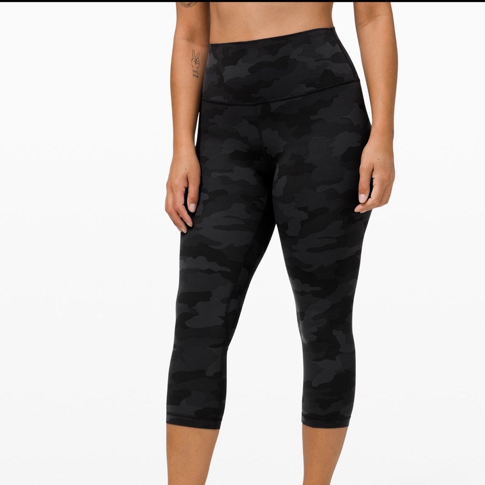 Lululemon Align High Rise Crop 21” in Incognito Camo Multi Grey, size 6